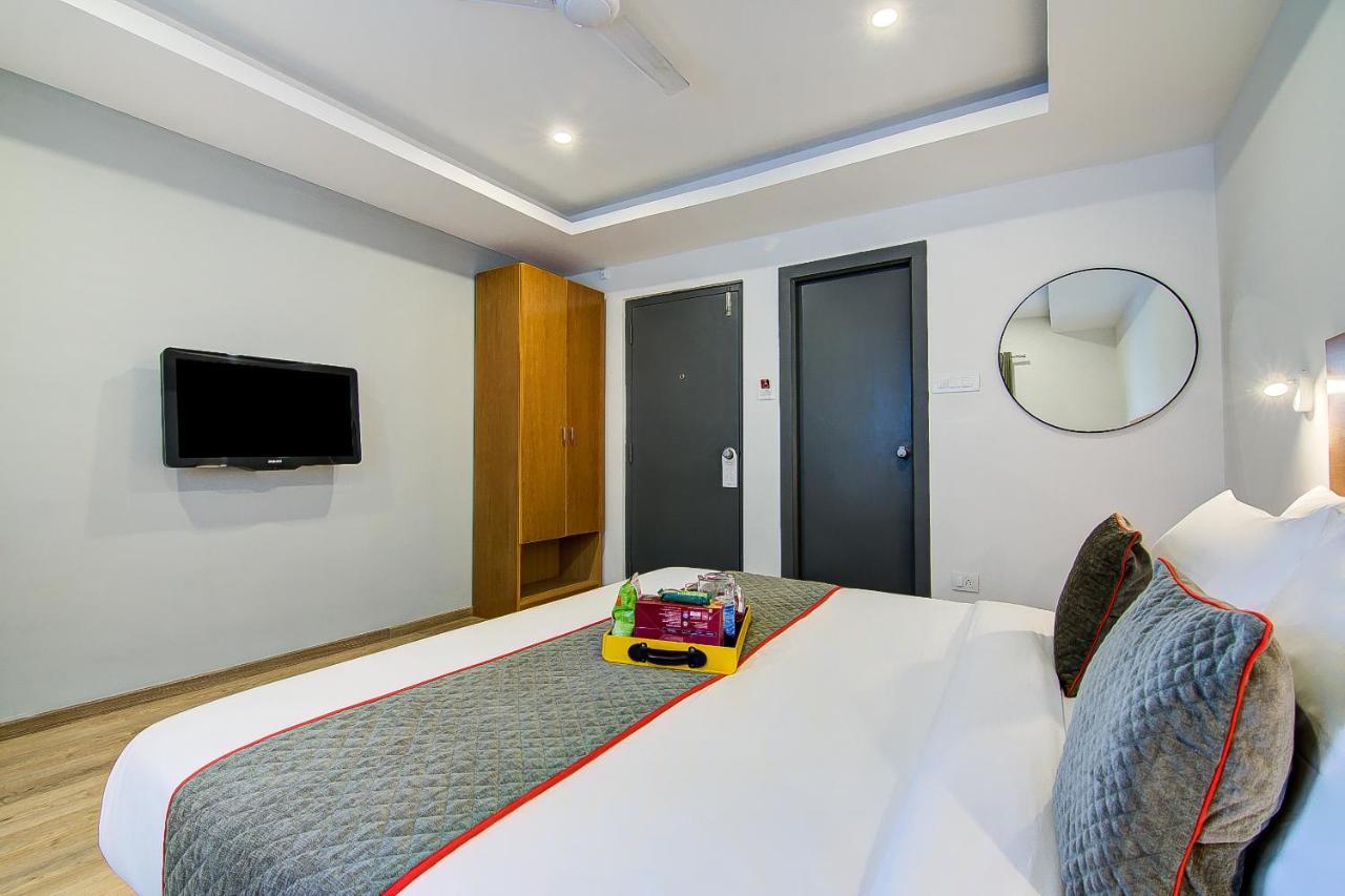 Oyo Townhouse 034 -Halcyon Hitech City Road ไฮเดอราบัด ภายนอก รูปภาพ