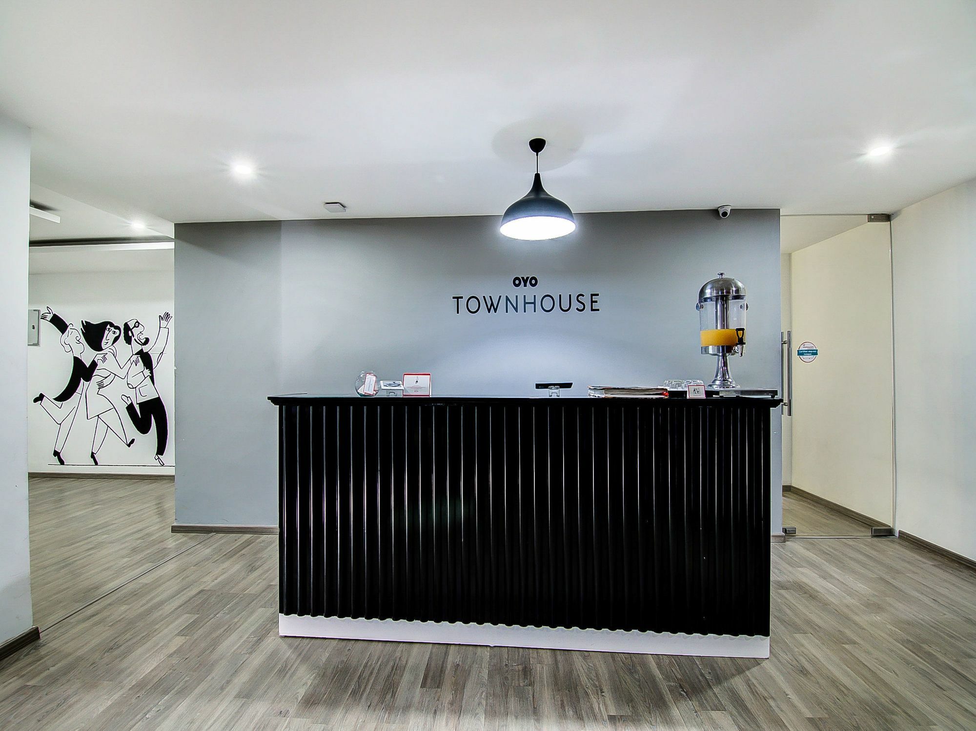 Oyo Townhouse 034 -Halcyon Hitech City Road ไฮเดอราบัด ภายนอก รูปภาพ