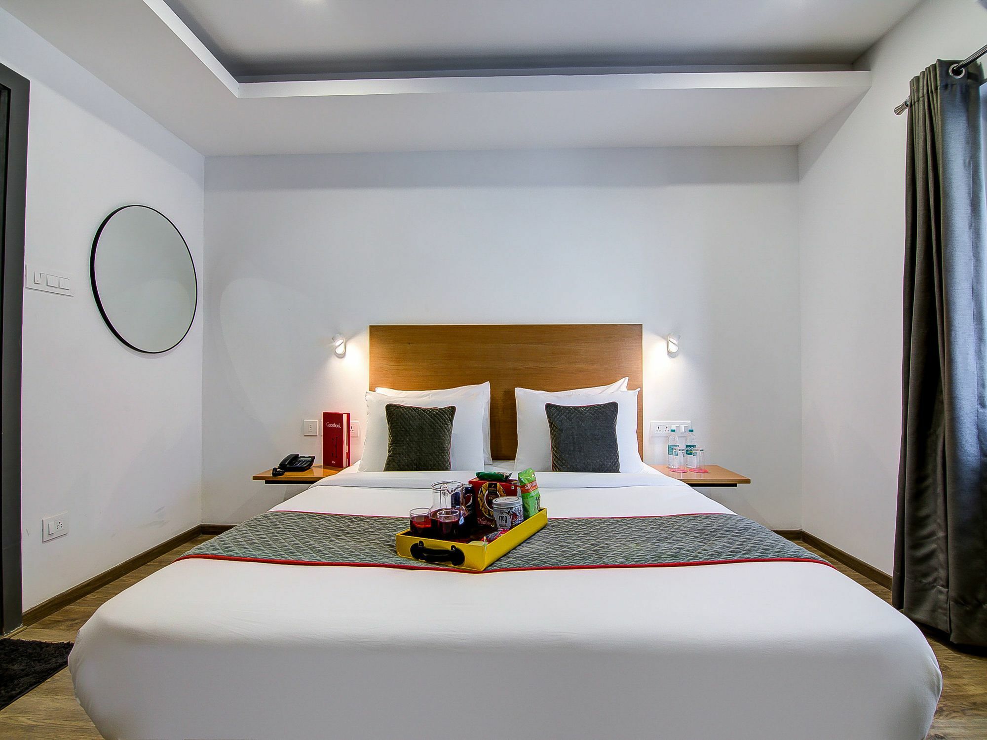 Oyo Townhouse 034 -Halcyon Hitech City Road ไฮเดอราบัด ภายนอก รูปภาพ