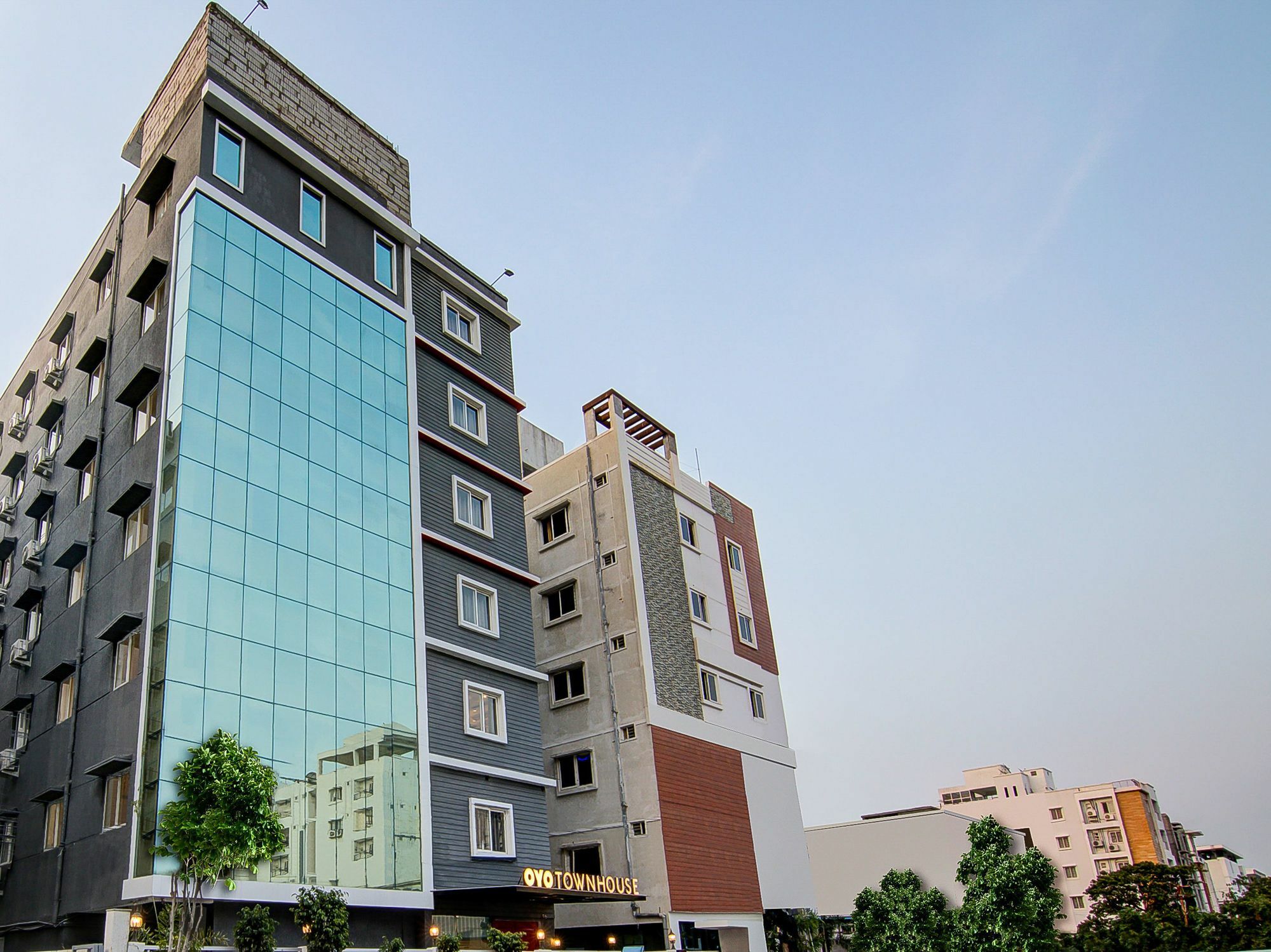 Oyo Townhouse 034 -Halcyon Hitech City Road ไฮเดอราบัด ภายนอก รูปภาพ