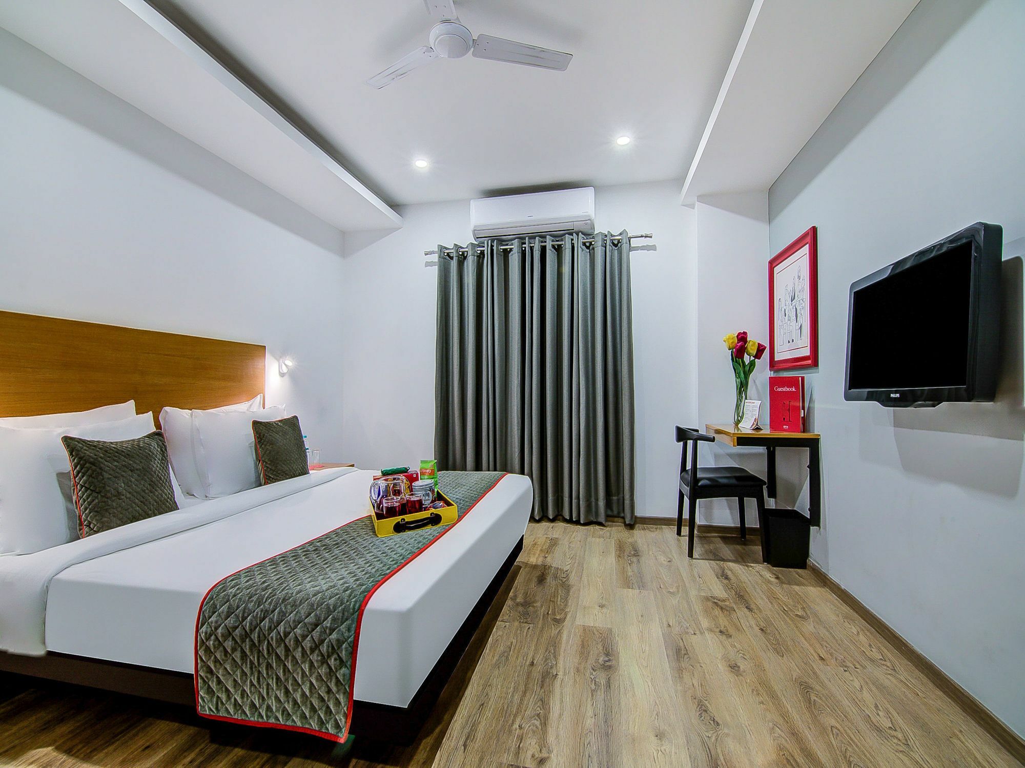 Oyo Townhouse 034 -Halcyon Hitech City Road ไฮเดอราบัด ภายนอก รูปภาพ