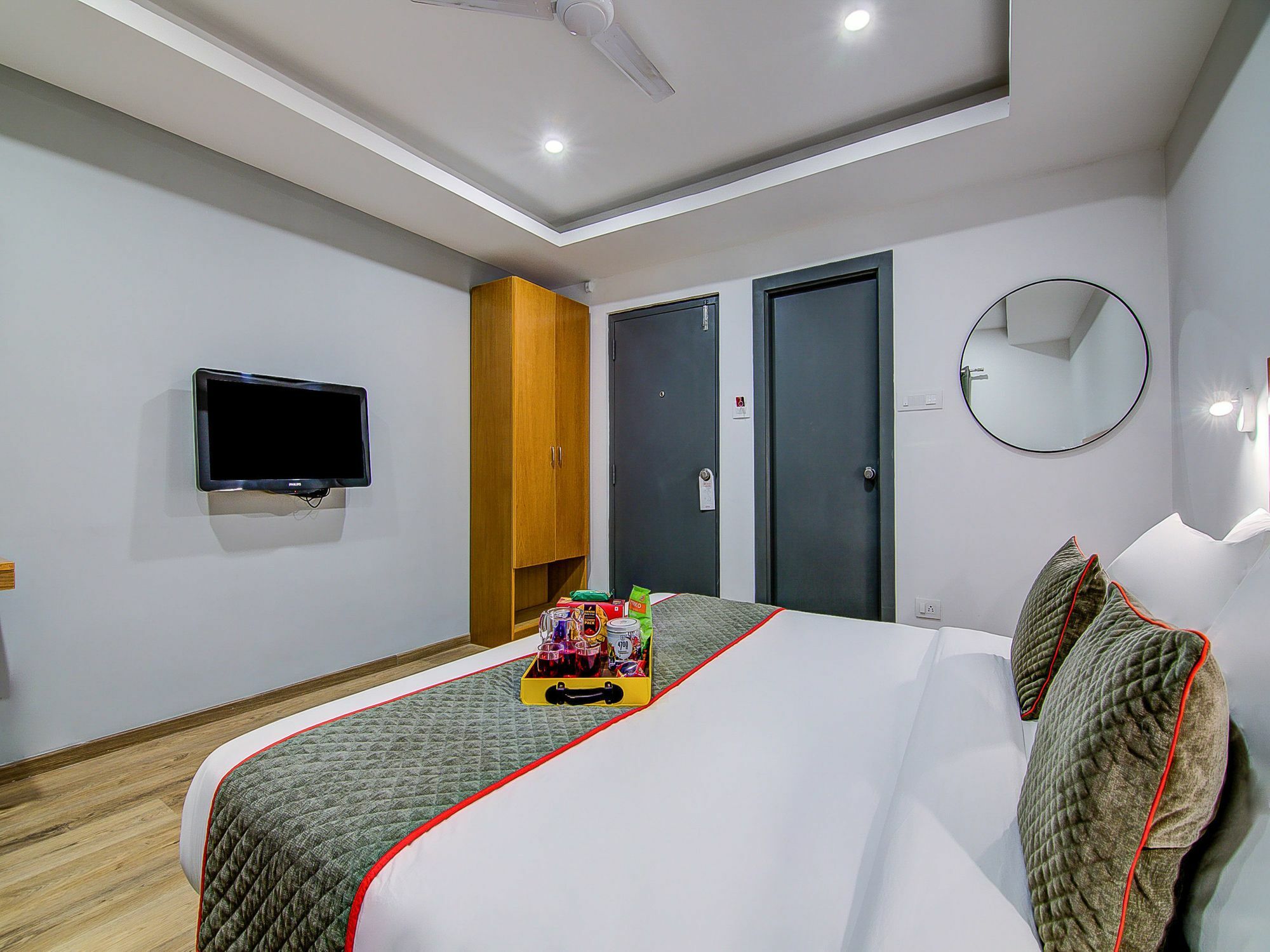 Oyo Townhouse 034 -Halcyon Hitech City Road ไฮเดอราบัด ภายนอก รูปภาพ