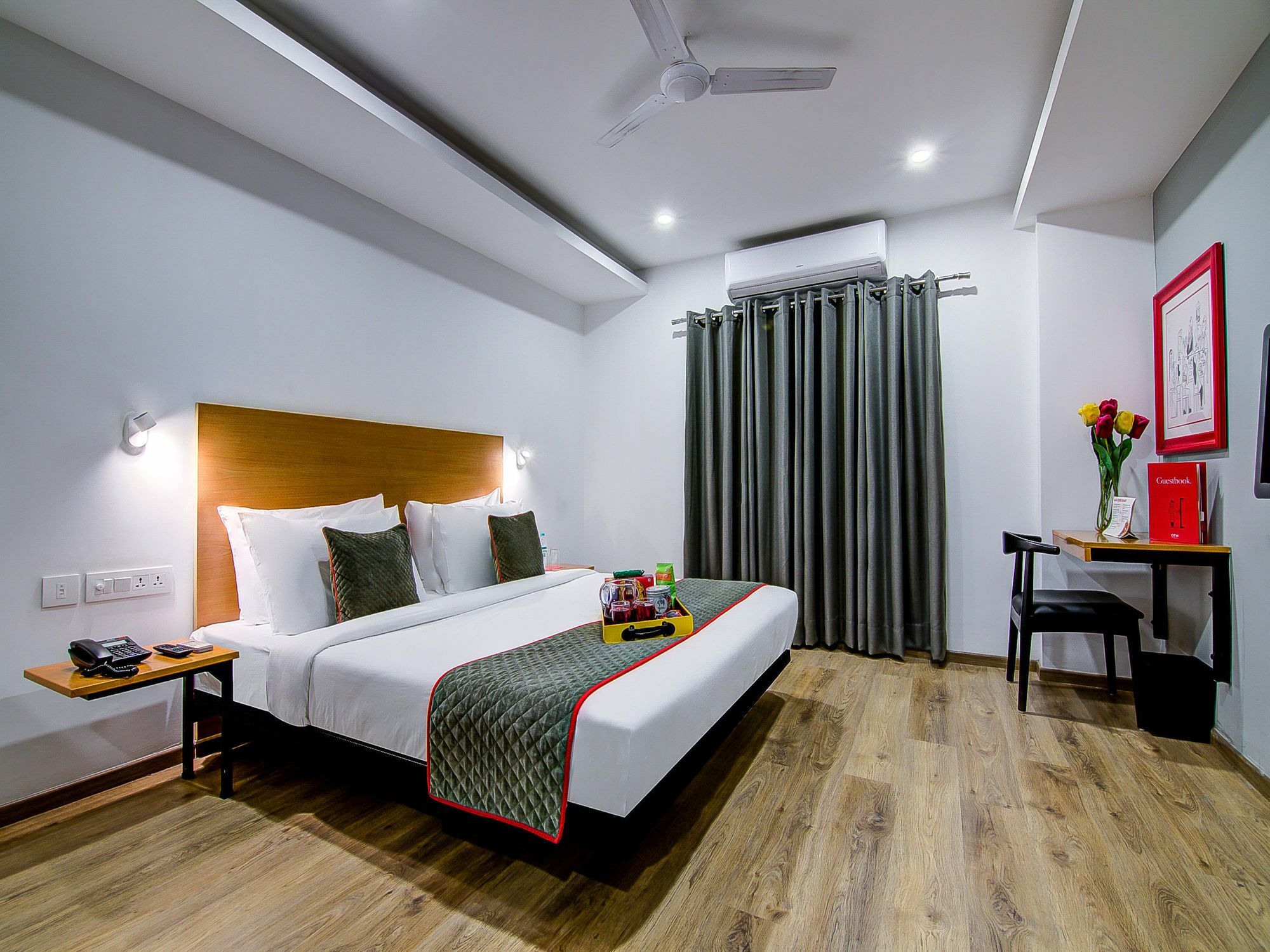 Oyo Townhouse 034 -Halcyon Hitech City Road ไฮเดอราบัด ภายนอก รูปภาพ
