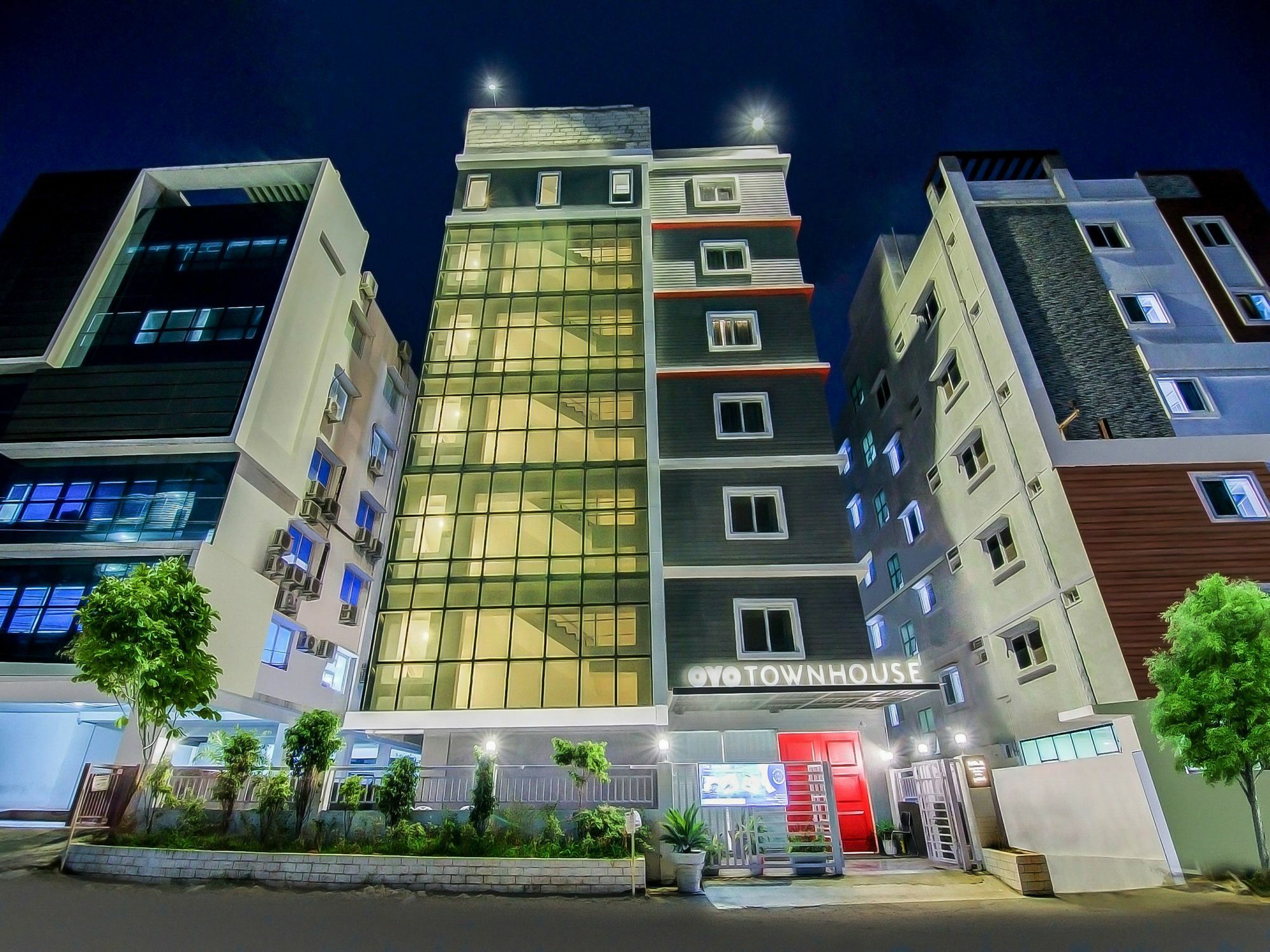Oyo Townhouse 034 -Halcyon Hitech City Road ไฮเดอราบัด ภายนอก รูปภาพ